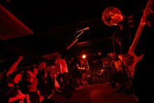 「TOWER RECORDS presents Bowline 2015」宮城・BLUE RESISTANCE公演にてパフォーマンスする怒髪天。（撮影：三吉ツカサ）