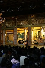 「子ども御遠忌 親鸞さんに あおう ～響く今、響け未来へ～ 片平里菜LIVE」の様子。