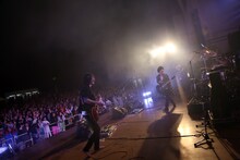 THE ORAL CIGARETTESのライブの様子。