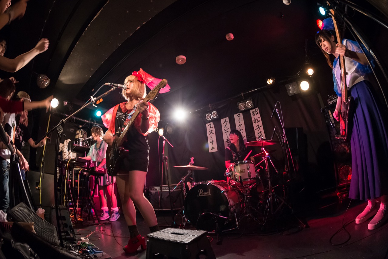 4月1日に新宿Motionで行われたぽわんのライブの様子。