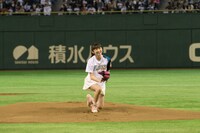 投球後、ひざをついてしまった牧野真莉愛投手。