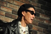 シーナについて語る鮎川誠。