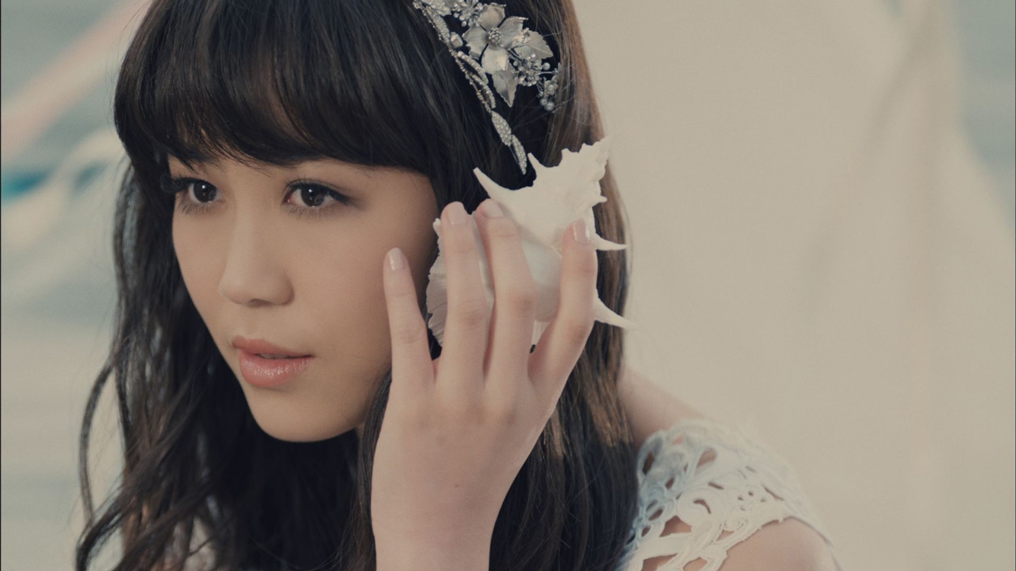 Flower「Blue Sky Blue」のビデオクリップのワンシーン。