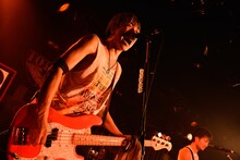 Shun（Vo, B）（Photo by Azusa Takada）