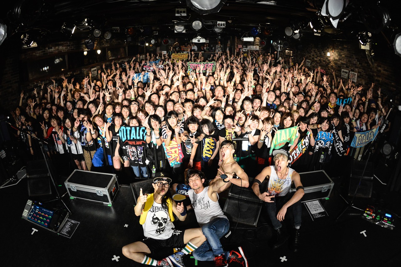 「Don't Call Me FAT」での集合写真。（Photo by Azusa Takada）