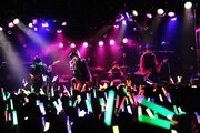 カスタマイZ「カスタマイZ ワンマンツアー2015春！-惑星クアトロをセイアツセヨ！-」東京・渋谷CLUB QUATTRO公演の様子。