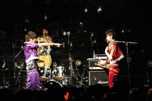 カスタマイZ「カスタマイZ ワンマンツアー2015春！-惑星クアトロをセイアツセヨ！-」東京・渋谷CLUB QUATTRO公演の様子。