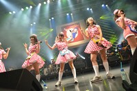 「PASSPO☆ワンマンフライトツアー2015 ～more Attention～」の様子。