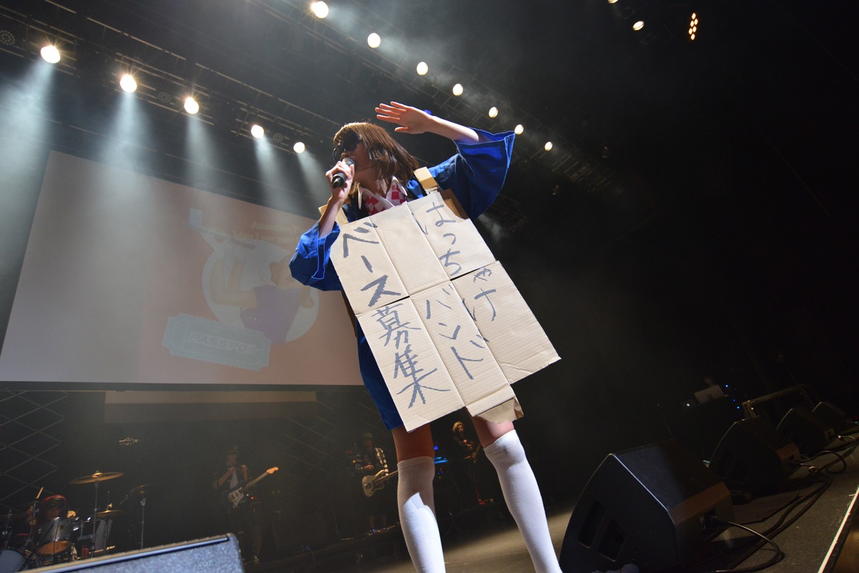 「PASSPO☆ワンマンフライトツアー2015 ～more Attention～」の様子。