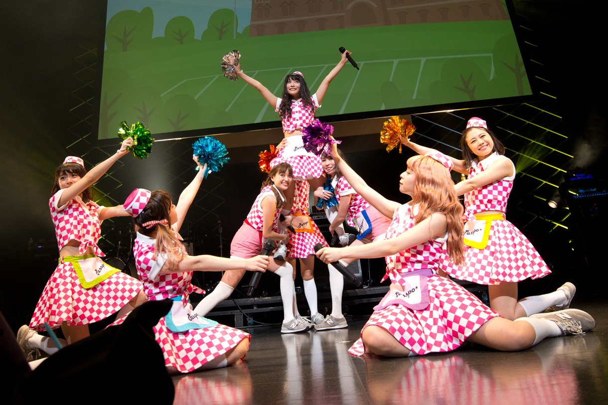 「PASSPO☆ワンマンフライトツアー2015 ～more Attention～」の様子。