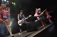 「PASSPO☆ワンマンフライトツアー2015 ～more Attention～」の様子。