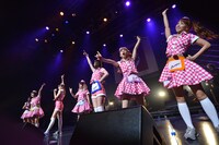 「PASSPO☆ワンマンフライトツアー2015 ～more Attention～」の様子。
