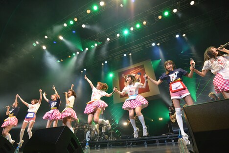 「PASSPO☆ワンマンフライトツアー2015 ～more Attention～」の様子。