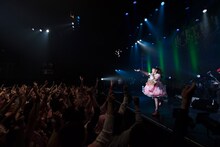 「sweet! sweet!! sweet!!!」でキャンディをバラ撒く佐藤聡美。