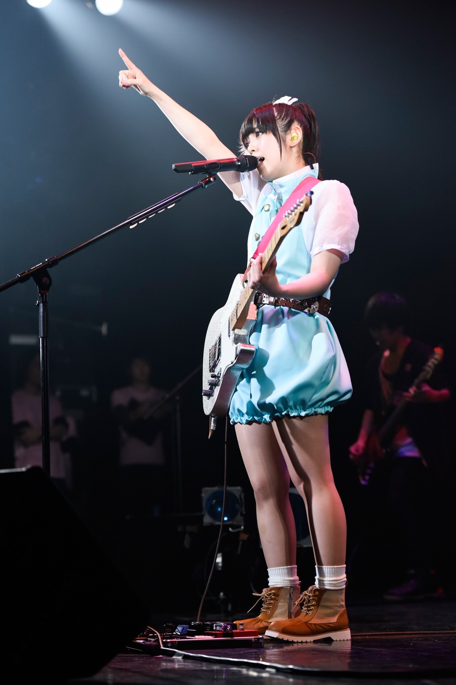 “勇者の剣”を手にした佐藤聡美。
