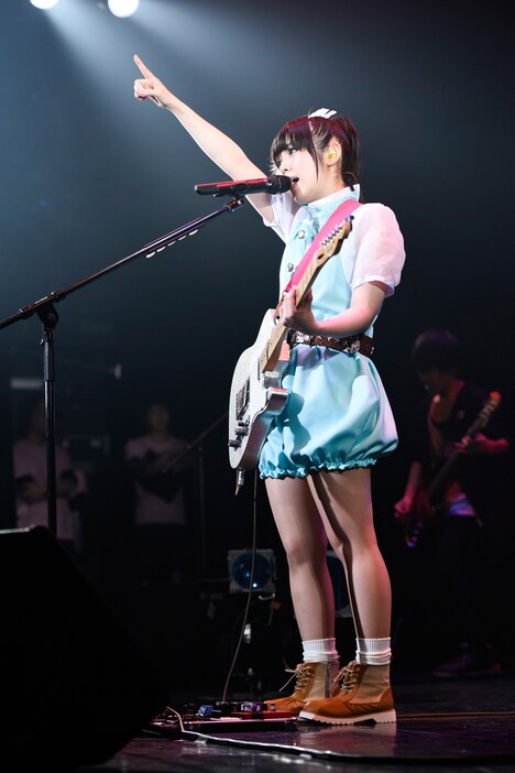 “勇者の剣”を手にした佐藤聡美。