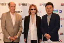ジョン・ルース氏、YOSHIKI、三木谷浩史社長。