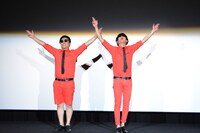 ネタを披露する8.6秒バズーカー。