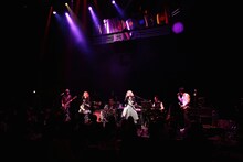 PUFFY「パフィーのBillboard Show」東京・Billboard Live TOKYOの様子。