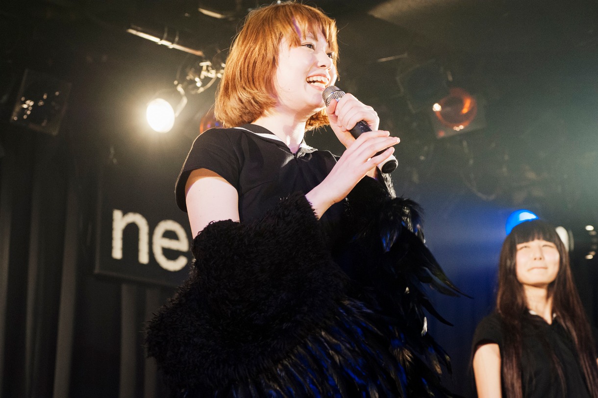 BELLRING少女ハートによるライブの様子。