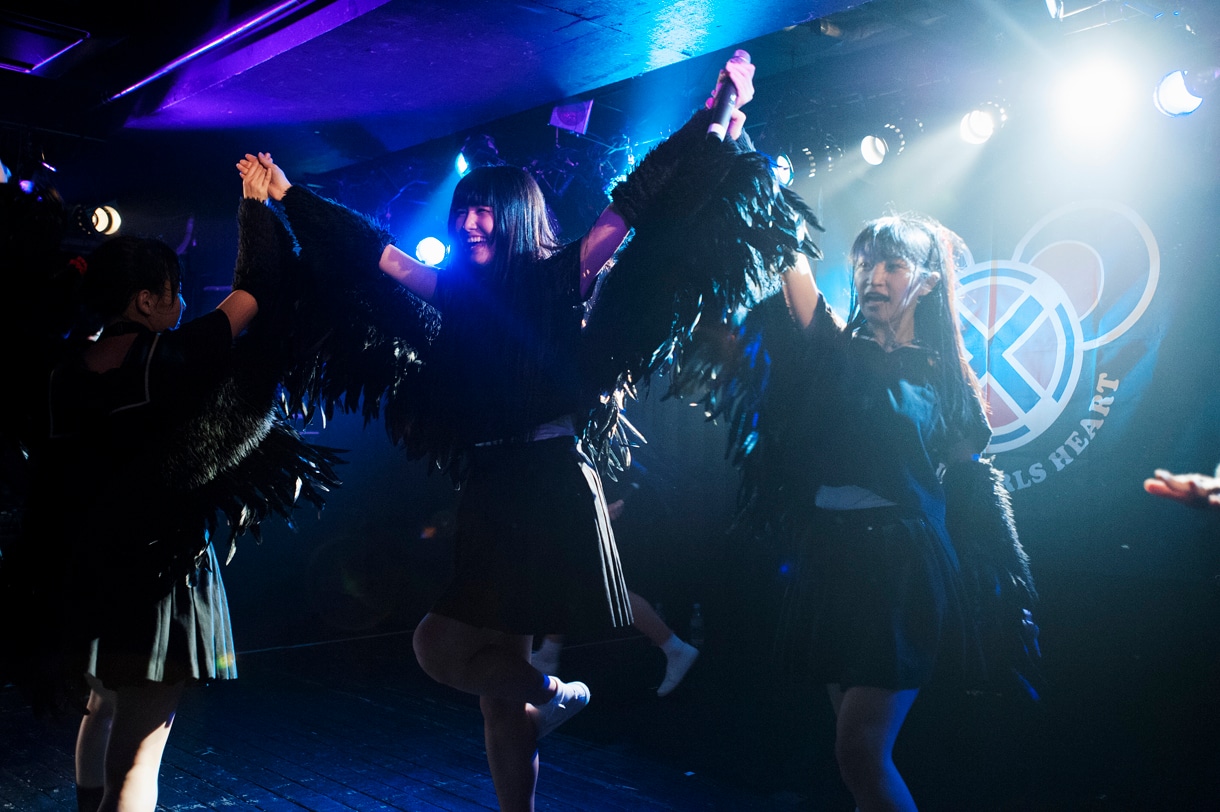 BELLRING少女ハートによるライブの様子。
