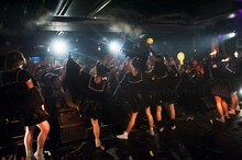 BELLRING少女ハートによるライブの様子。