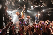 カメレオ「47都道府県に会いに行くバンドマン」東京・高田馬場AREA公演の様子。（撮影：飯岡拓也）