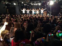 カメレオ「47都道府県に会いに行くバンドマン」東京・高田馬場AREA公演の様子。（撮影：飯岡拓也）