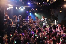 カメレオ「47都道府県に会いに行くバンドマン」東京・高田馬場AREA公演の様子。（撮影：飯岡拓也）