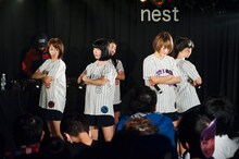 lyrical schoolによるライブの様子。