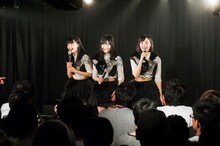 Party Rocketsによるライブの様子。