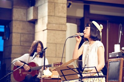 今週の人気画像5位は「羊毛とおはな、はな逝去を受け市川和則がコメント『歌を聴くことが一番の弔い』」より、羊毛とおはな。