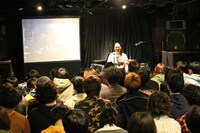 BOBOのドラムセミナーの様子。