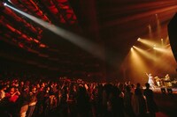 MISIA「星空のライヴVIII MOON JOURNEY」愛知県芸術劇場公演の様子。