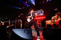 DOES（Photo by hajime kamiiisaka）