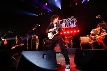 DOES（Photo by hajime kamiiisaka）