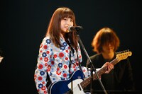 トミタ栞（Photo by hajime kamiiisaka）