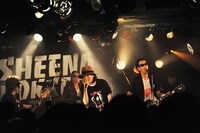 チバユウスケ、中村達也を迎えての「I'M FLASH "Consolation Prize"（ホラ吹きイナズマ）」の演奏。（撮影：積紫乃）