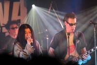 金子マリが歌う「YOU MAY DREAM」のパフォーマンス。