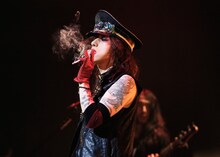 4月12日に東京・EX THEATER ROPPONGIにて行われたsads「MAYHEM」の様子。（撮影：山内洋枝）