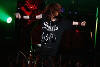 4月12日に東京・EX THEATER ROPPONGIにて行われたsads「MAYHEM」の様子。（撮影：山内洋枝）