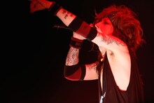 4月12日に東京・EX THEATER ROPPONGIにて行われたsads「MAYHEM」の様子。（撮影：山内洋枝）