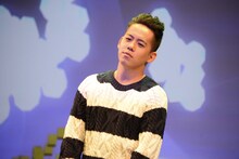 MRライブパフォーマンス中の清水翔太。