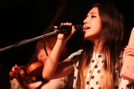 椎名杏子（Vo, Piano / チーナ）