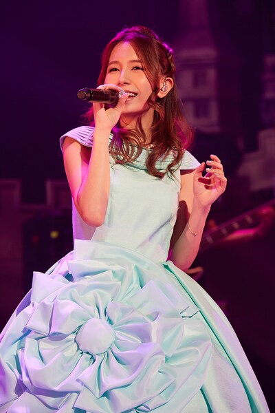 「May J. Spring Tour 2015 ～ReBirthday～」初日公演の様子。