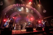 「SCANDAL WORLD TOUR 2015『HELLO WORLD』」の様子。