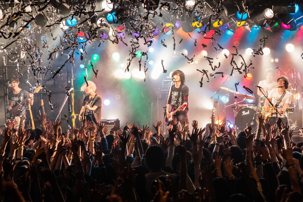 Suck a Stew Dry「春のモラトリアムまつり」東京・渋谷CLUB QUATTRO公演の様子。（撮影：白石達也）
