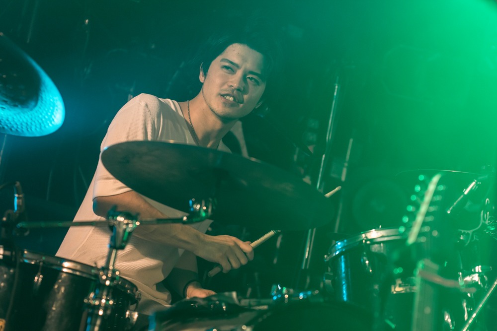 イタバシヒロチカ（Dr）（撮影：白石達也）