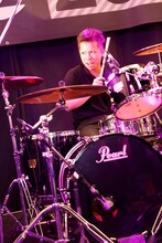 川口大喜（Dr / LAMP IN TERREN）