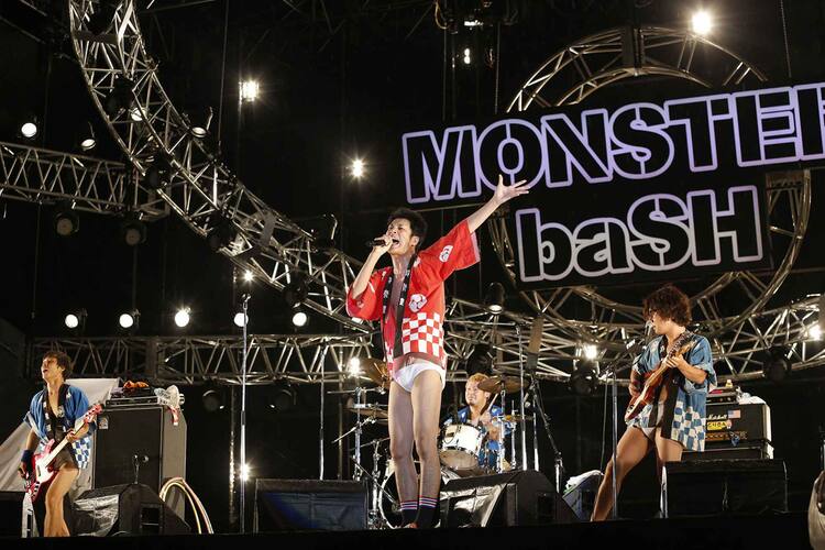 四星球 モンバスでの大トリ経験歌った新曲は Moonstar Dash 音楽ナタリー 四星球 モンバスでの大トリ経験歌った新曲は Moonstar Dash 音楽ナタリー